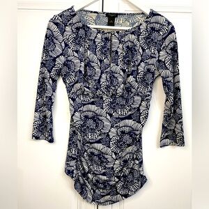 Ann Taylor Factory Sz XS Blue + White Blouse Ruched at Sides Opening at Bust Top